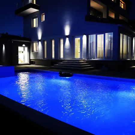 Istriatica, House For 18 + 2 Persons, 200 M From The Beach, Pool, Jacuzzi, Sauna * Medulin