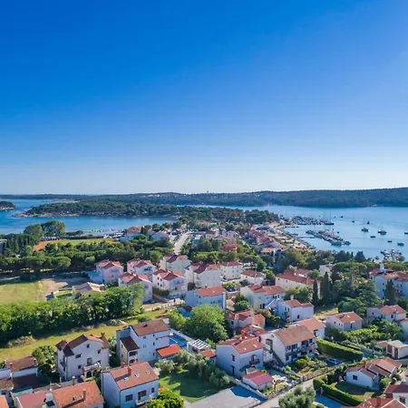 Istriatica, House For 18 + 2 Persons, 200 M From The Beach, Pool, Jacuzzi, Sauna Villa *