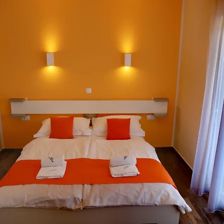 Istriatica, House For 18 + 2 Persons, 200 M From The Beach, Pool, Jacuzzi, Sauna * Medulin