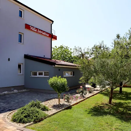 Istriatica, House For 18 + 2 Persons, 200 M From The Beach, Pool, Jacuzzi, Sauna Medulin