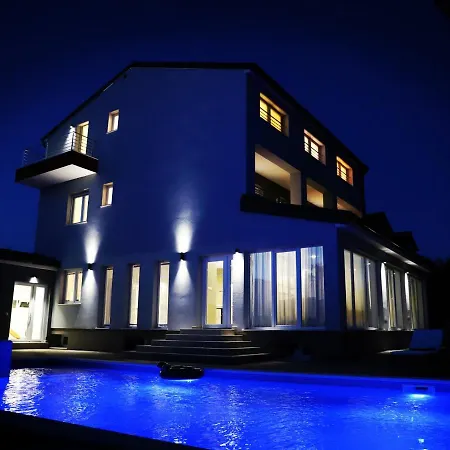 Villa Istriatica, House For 18 + 2 Persons, 200 M From The Beach, Pool, Jacuzzi, Sauna *