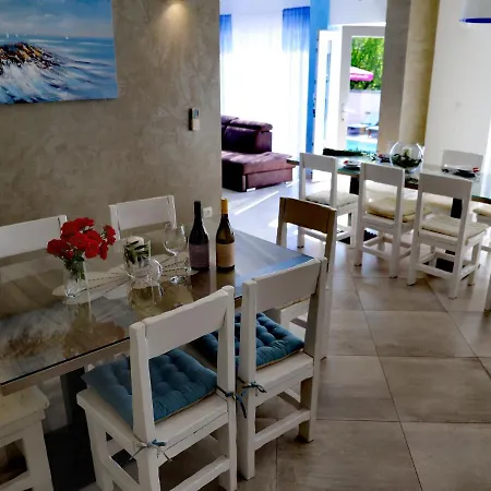 Istriatica, House For 18 + 2 Persons, 200 M From The Beach, Pool, Jacuzzi, Sauna