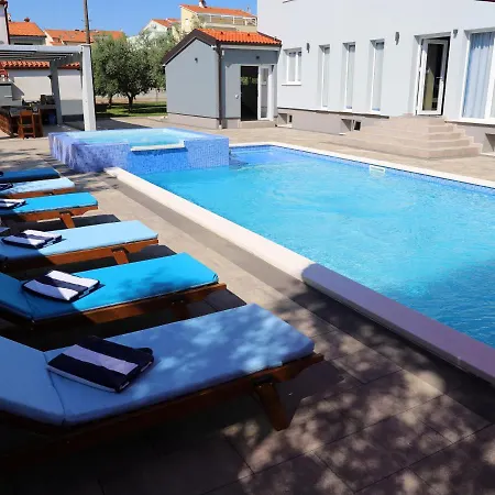 Istriatica, House For 18 + 2 Persons, 200 M From The Beach, Pool, Jacuzzi, Sauna Villa
